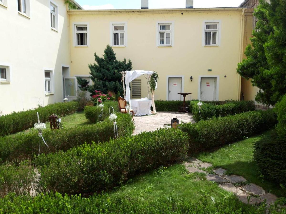 Hotel Memorial Terezín 外观 照片